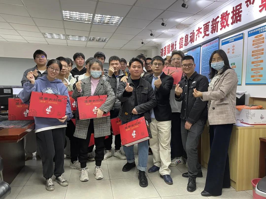 走访慰问，，，，，，年货上门，，，，，，意昂娱乐集团多项举措确保项目部员工“就地”过好年！