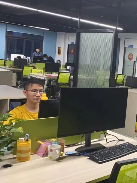 奋战一线丨意昂娱乐人的假期这样过
